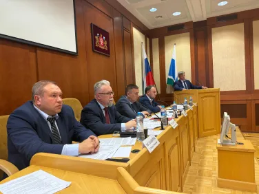 Заседание Свердловской областной трехсторонней комиссии по регулированию социально-трудовых отношений 6 октября 2025 года.